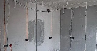 Прокладка кабеля в штробе в Климовске – расценки от 206 руб - ЭлектроКлс